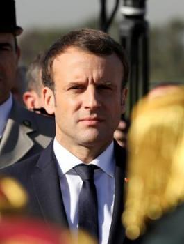 شاب جزائري وماكرون 