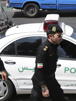 مقتل 3 رجال شرطة ايرانيين بعملية دهس 