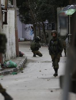 اعتقال أم وابنتها بتهمة التخطيط لتنفيذ عملية