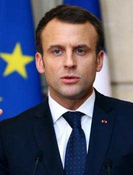 الرئيس الفرنسي والسترات الصفراء 