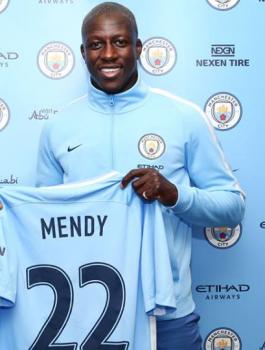 مانشستر سيتي يضم ميندي من موناكو