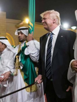 شاهد بالفيديو.. ترامب يرقص في السعودية بجانب الملك سلمان