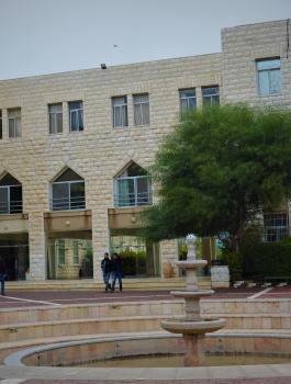 جامعة القدس: 7 مليون دولار كمنح ومساعدات مالية لطلبتها العام الماضي