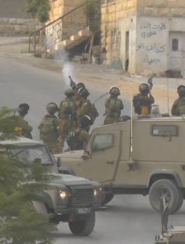 استدعاء شبان من بيت امر 