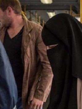 غرامة على سائق حافلة بالمانيا رفض ركوب منقبة