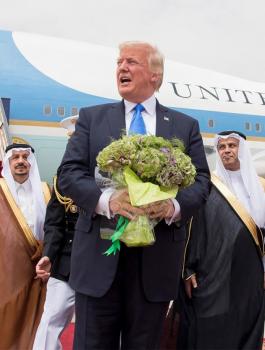 قائمة الهدايا الشخصية التي تحصل عليها ترامب من السعودية