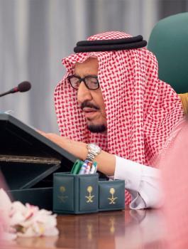 كاتب سعودي والملك سلمان 