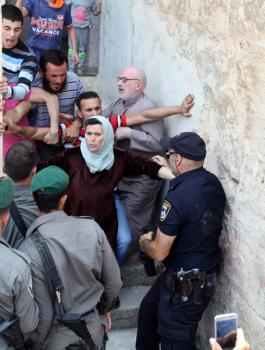 قرار بإخلاء المستوطنين من منزل عائلة أبو رجب في الخليل