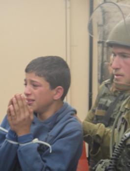 جنود الاحتلال يكبلون 3 أطفال ويعتدون عليهم بالضرب المبرح شرق قلقيلية