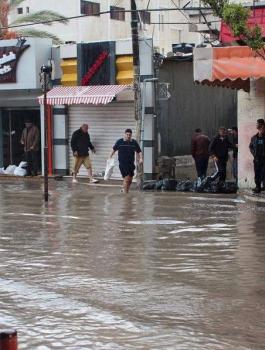 غرق شارع صلاح الدين في غزة 