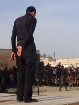 داعش" أعدم آلاف المحتجزين ودفنهم قرب الموصل
