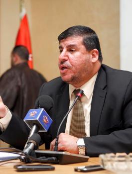 السعود يعلق على قرار وقف المساعدات للفلسطينيين