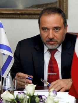 ليبرمان سنرد بقسوة في قطاع غزة