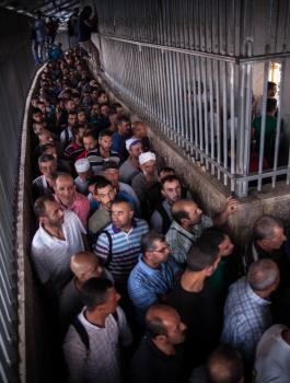 الاحتلال يعلن فرض إغلاق كامل على الضفة وقطاع غزة