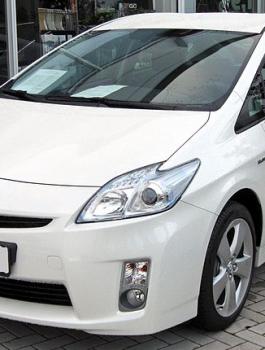 640px-Toyota_Prius_III_20090710_front