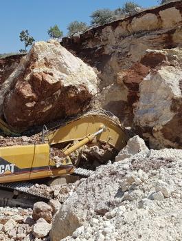 وفاة سائق جرافة بمشروع المهندسين في طولكرم 