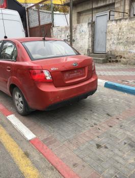 ضبط مركبات سياحية  منتهية التراخيص في الخليل 