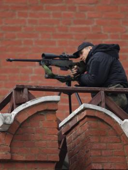 قناص روسي في موسكو 