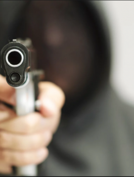 سطو مسلح على محل تجاري في نابلس وسرقة 50 ألف شيقل