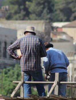  وفاة عامل وإصابة اثنين بورشة بناء شمال القدس