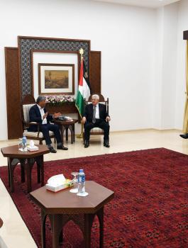 الرئيس والخان الاحمر 