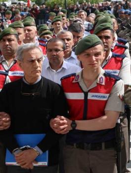 أردوغان يأمر المتهمين بمحاولة الانقلاب بارتداء ملابس كما في غوانتانامو