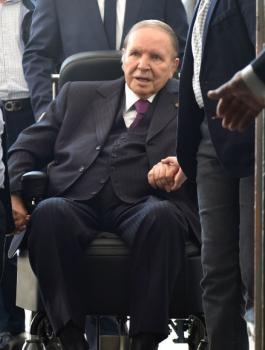 استقالة الرئيس الجزائري 