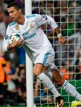 رونالدو يحطم أرقام ميسي 