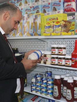 اغلاق محل برام الله بسبب البضائع الفاسدة 