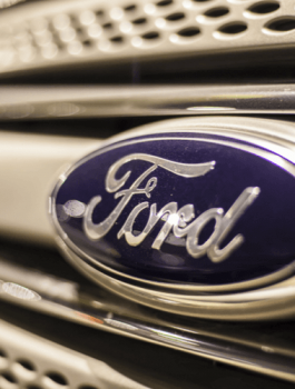 فورد تسرح آلاف العاملين 