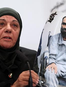 والدة الأسير سامر العيساوي 