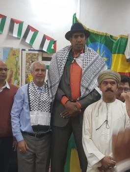 اطول رجل في العالم والكوفية 