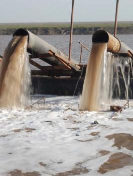 اسرائيل تسمح بادخال معدات لضخ المياه العادمة لقطاع غزة 