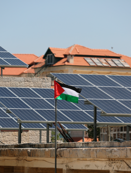 ربط المدارس الحكومية بالطاقة الشمسية 