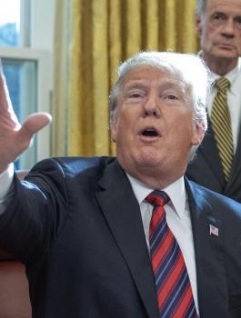 ترامب ووزير الخارجية الامريكي وايران 