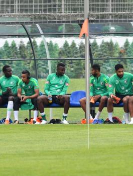 المنتخب الفلسطيني والسعودي 