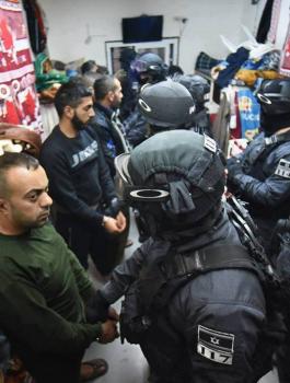 الاسرى في سجن عوفر 