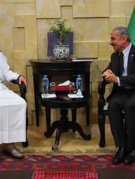 عباس واشتيه والسفير القطري 