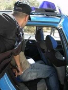  القبض على شخصين بتهمة سرقة ونشل أجهزة محمولة بالخليل