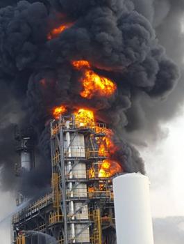 النيران تلتهم مصفاة نفط اسرائيلية باسدود 