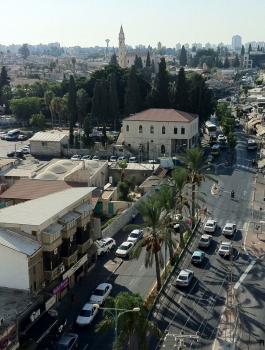 طعن إمرأة فلسطينية بمدينة الرملة