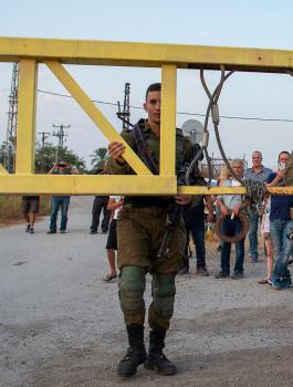 اغلاق حاجز برطعة 