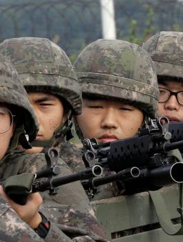 مجندة في الجيش الكوري الشمالي 
