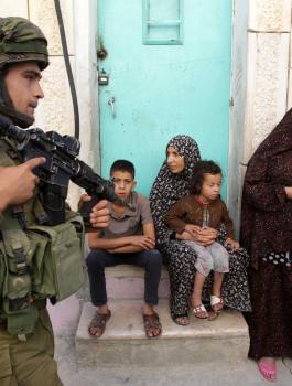 الاحتلال يداهم منزلين بينهما منزل أسير محرر في جنين