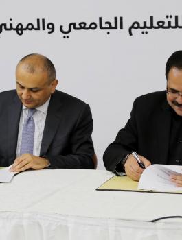 شركة الاتصالات ومنح دراسية لطلاب الثانوية العامة 