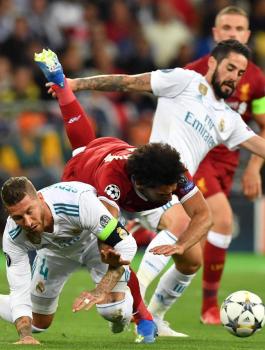 محمد صلاح يرفض التصريح للصحافة بعد وصوله "فالنسيا" للعلاج