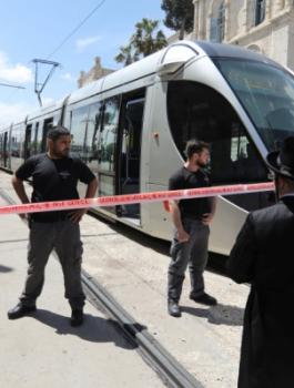 تمديد اعتقال منفذ عملية الطعن بالقدس