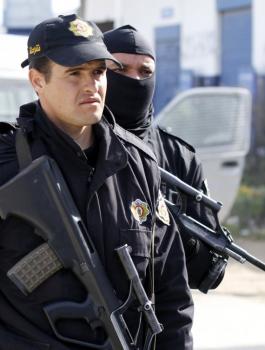 طعن شرطيين في تونس 