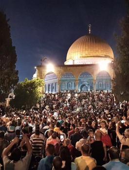 احتفالات المقدسيين بفتح أبواب المسجد الأقصى 