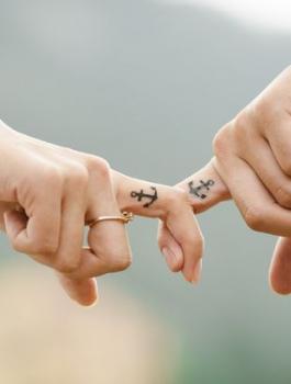 والد يقتل ابنته امام باب مدرسة 